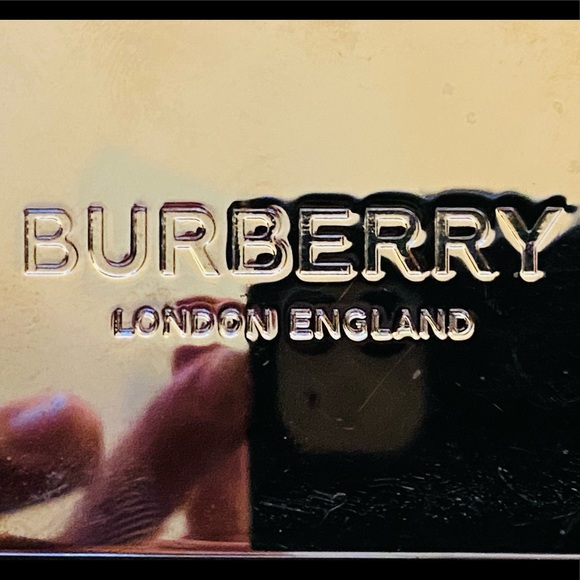 Brand new Burberry belt with tag - Picture 3 of 8